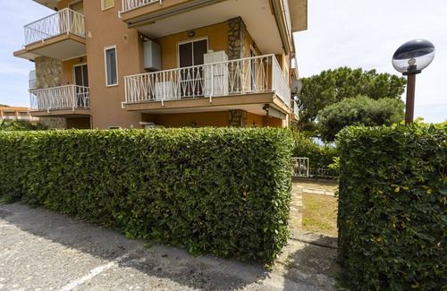 Cipressa Apartment | La Casa di Sara Trilocale con con giardino privato