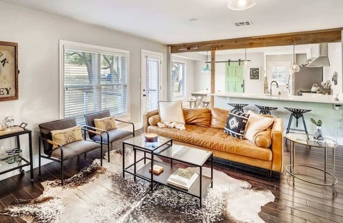 Dripping Springs House | La Casa | Farmhouse w/Pool + Fire Pit