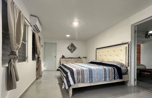 Camaceyes Apartment | La Casa Mía pool house, 5 minutes from Crash Boat