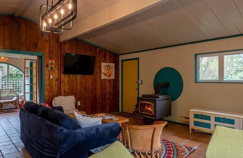 Sechelt House | La Casa - Mexican flair, steps to beach and town