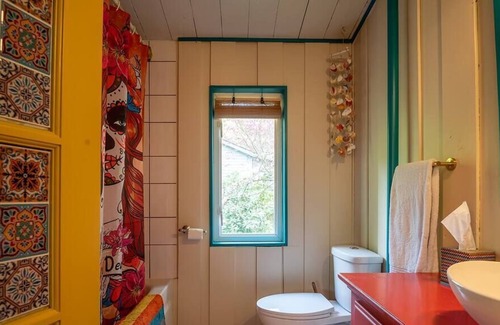 Sechelt House | La Casa - Mexican flair, steps to beach and town