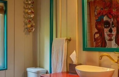 Sechelt House | La Casa - Mexican flair, steps to beach and town