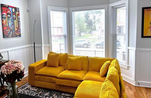 Woodlawn Apartment | La Casa Negra Chicago A Beautiful 3Bed 2Bath