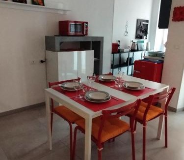 Parella Apartment | La casa nel viale
