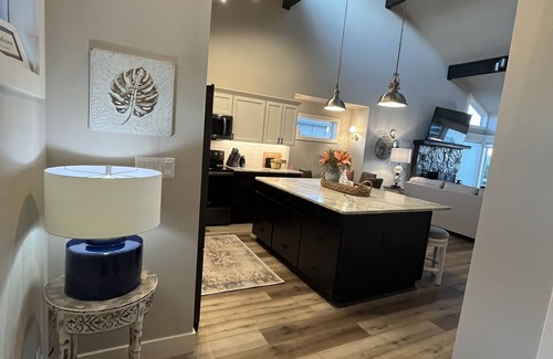 Grove Villa | La Casa! One of 3 Luxury Villas with boat parking overlooking Honey Creek Marina