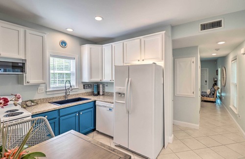 Old Town House | LA CASA ROSADA ~ Perfectly Located 2 BR, 2.5 Ba Home w/Private Hot Tub!