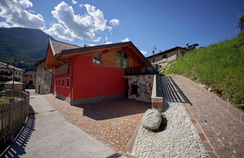 Roncone Apartment | La Casa Rossa