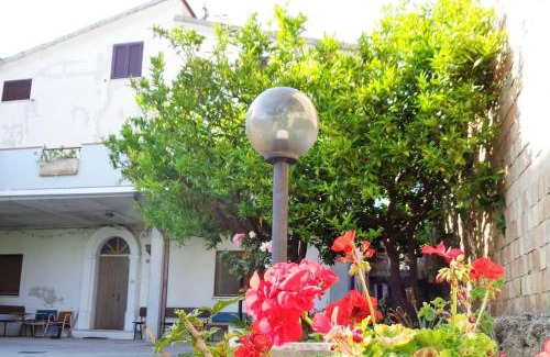 Frisa House | La Casa sul Colle