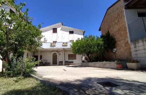 Frisa House | La Casa sul Colle