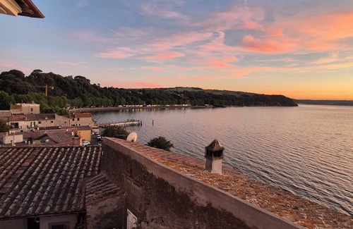 Lake Bracciano Apartment | La Casa Sul Lago –Historic 16th-Century Apt with 180° Lake View in Medieval Town