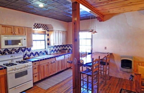 Marathon House | La Casa Vieja - Adorable Hideaway In Marathon, Texas