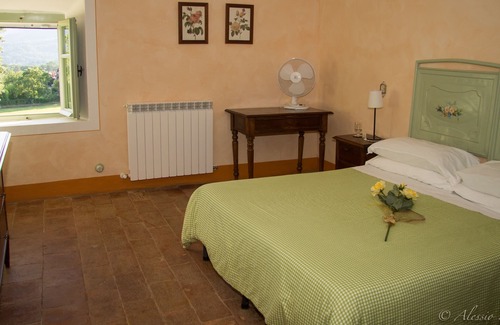 Filattiera Villa | La Casatorre di Ponticello. Casale di campagna con ampio giardino e piscina