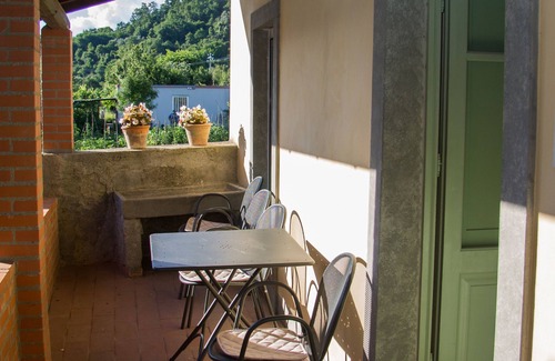 Filattiera Villa | La Casatorre di Ponticello. Casale di campagna con ampio giardino e piscina