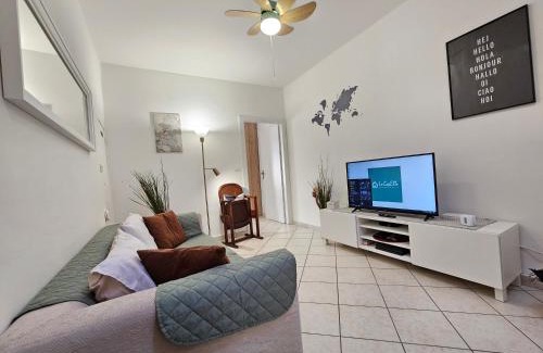 Jesi Apartment | La CasEtta Bilocale Centrale con Terrazza ParkFree Wifi MiniPC PS4 AC
