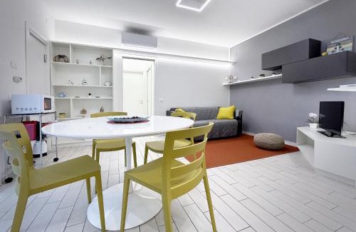 Marina di Massa Apartment | "La Casetta dei Ronchi" 300 mt dal mare - posto auto gratuito