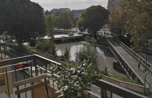 Aurora Apartment | LA CASETTA DI A&FA two steps from the historic center of Turin, (8 minutes walk).