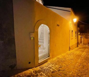 Palazzolo Acreide Historic Centre Apartment | La casetta di Nonna Paola