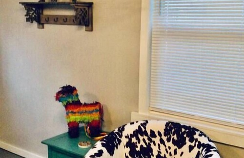 Pawhuska House | La Casita-Efficiency Retreat-1.5 miles from Merc