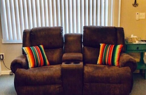 Pawhuska House | La Casita-Efficiency Retreat-1.5 miles from Merc