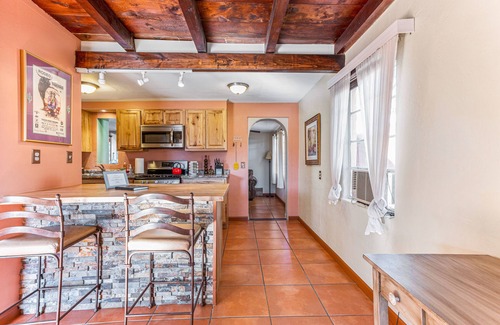 Peter Howell House | “La Casita Encantada” All the Charm & all the Amenties for a Long or Short Stay!