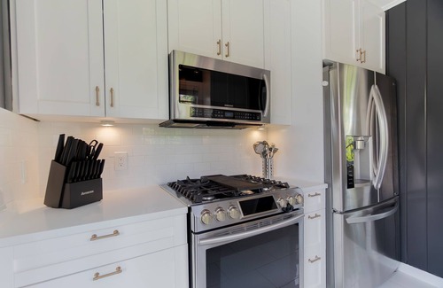 Old Northwood Historic District House | La Casita- Hot Tub, Pool, and guest house