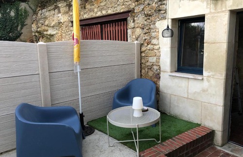 Lunay House | La cav ô lauriers