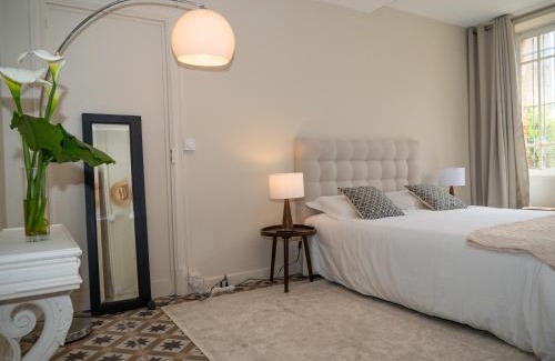 Lezat-sur-Leze House | La chambre du soleil