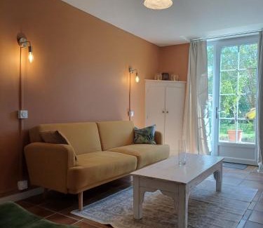 Lezat-sur-Leze House | La chambre du soleil