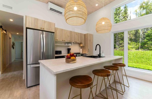 Baie-St-Paul Ski Chalet | La Charlebois 24: Tranquil Retreat in Nature