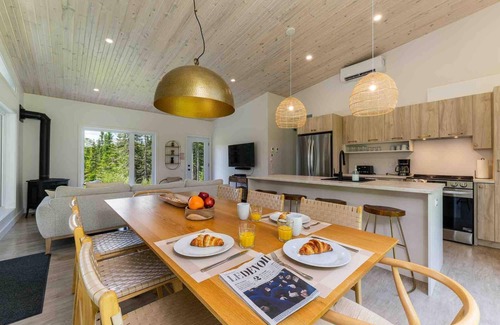 Baie-St-Paul Ski Chalet | La Charlebois 24: Tranquil Retreat in Nature