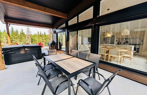 Baie-St-Paul Ski Chalet | La Charlebois 24: Tranquil Retreat in Nature