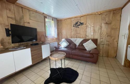 Cauterets Apartment | "La clé dorée" Chalet mitoyen avec jardin et -WIFI-