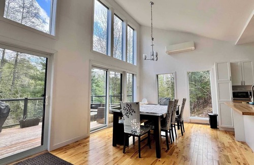 Chertsey Cabin | La Clairière Enchantée, Spa et Bord de L'Eau