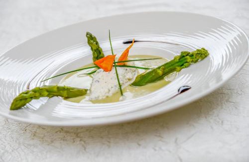 Bourgoin-Jallieu Hotel | La Commanderie de Champarey