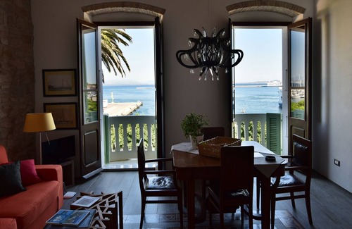 Carloforte Apartment | La Conchiglia, a splendid apartment for 2 people overlooking the sea.
