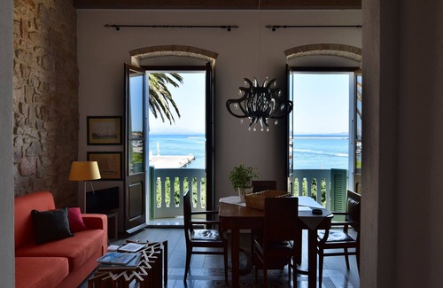 Carloforte Apartment | La Conchiglia, a splendid apartment for 2 people overlooking the sea.