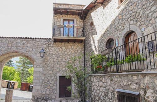 Celano House | La Contessa