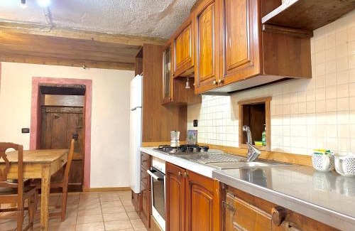 Saint-Pierre Apartment | La corte del meleto - appartamento in stile Valdostano