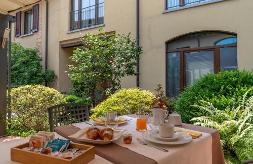 Lurago d'Erba Hotel | La Corte di Lurago