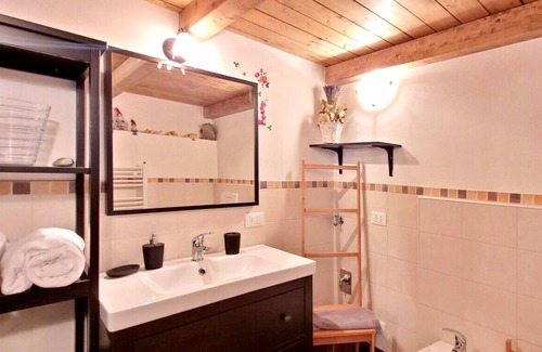 Moggio House | La Corte di Via Mariani