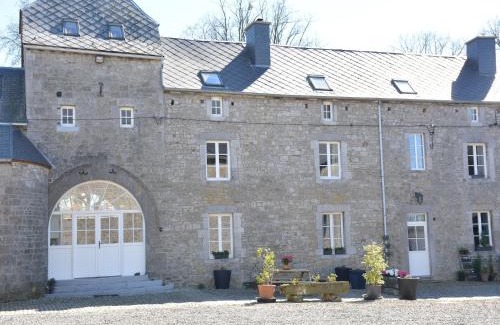 Ouffet House | La cour de Himbe Renovated 4-bedroom farmhouse in the heart of Ardennes