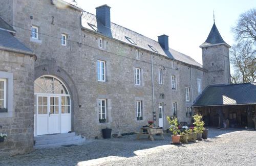 Ouffet House | La cour de Himbe Renovated 4-bedroom farmhouse in the heart of Ardennes