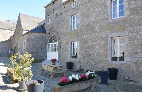 Ouffet House | La cour de Himbe Renovated 4-bedroom farmhouse in the heart of Ardennes