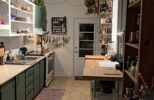 Mile-Ex Apartment | La Cuspido: Dreamhouse in Mile-Ex