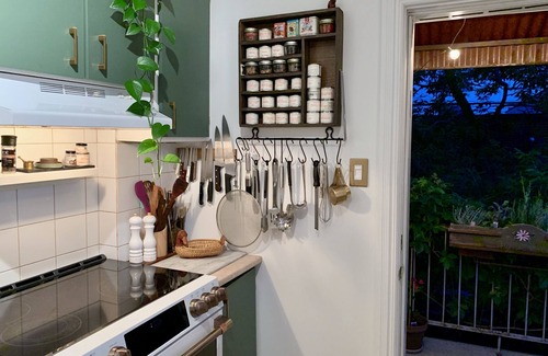 Mile-Ex Apartment | La Cuspido: Dreamhouse in Mile-Ex