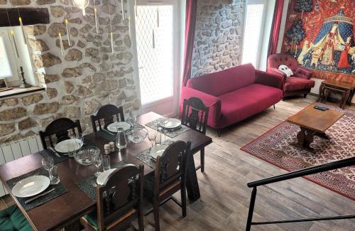 Villiers-sur-Morin House | La demeure des maraudeurs -10min Disney-Jardin & BBQ