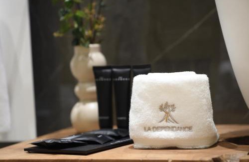 Fondi Bed & Breakfast | La Dependance Luxury Bed and Breakfast