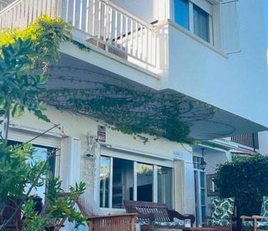 Comarruga Villa | La Digue Beach House