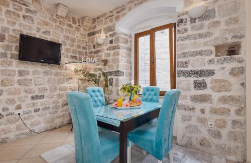 Kotor Old Town Apartment | La Dolce Vita Apartment