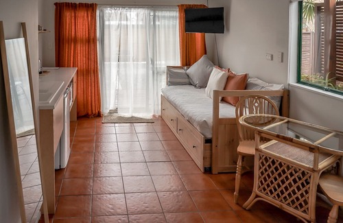 Whangamata Hotel | La Dolce Vita